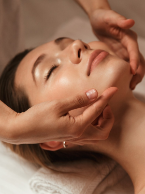 Lysiane-Marie BADILLER - Naturopathe Chinon - Blog - Massage Visage type Kobido